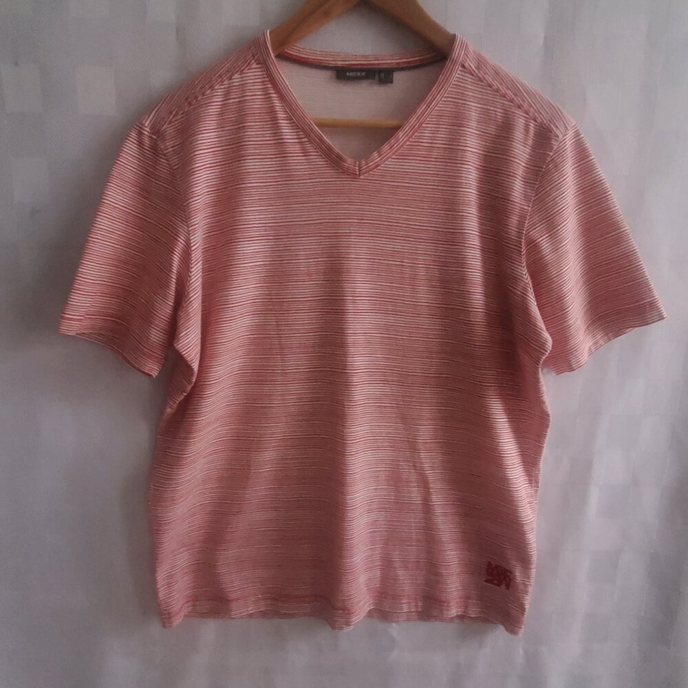 Men's Red Striped V Neck T-shirt Horizontal Pinstripe Embroidered Logo Sporty L